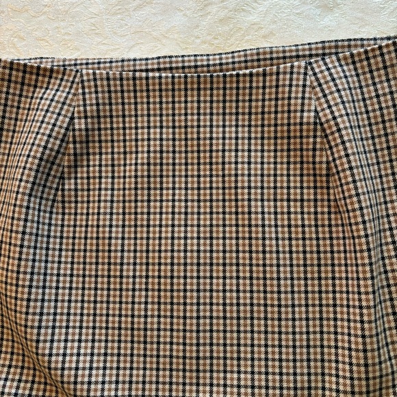 Banana Republic Lightweight Plaid Skirt, Size 0 - Picture 4 of 11